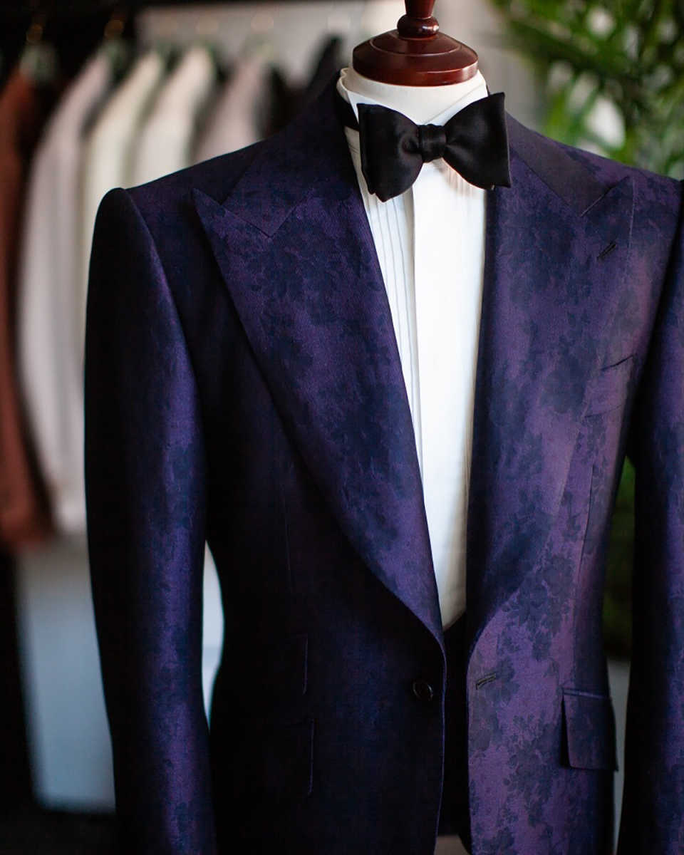 Gorgeous Wedding Tuxedos One Button Jacquard Men Suit Peaked Lapel 2 Piece Set Jacket Vest Groom Business Blazers Customized