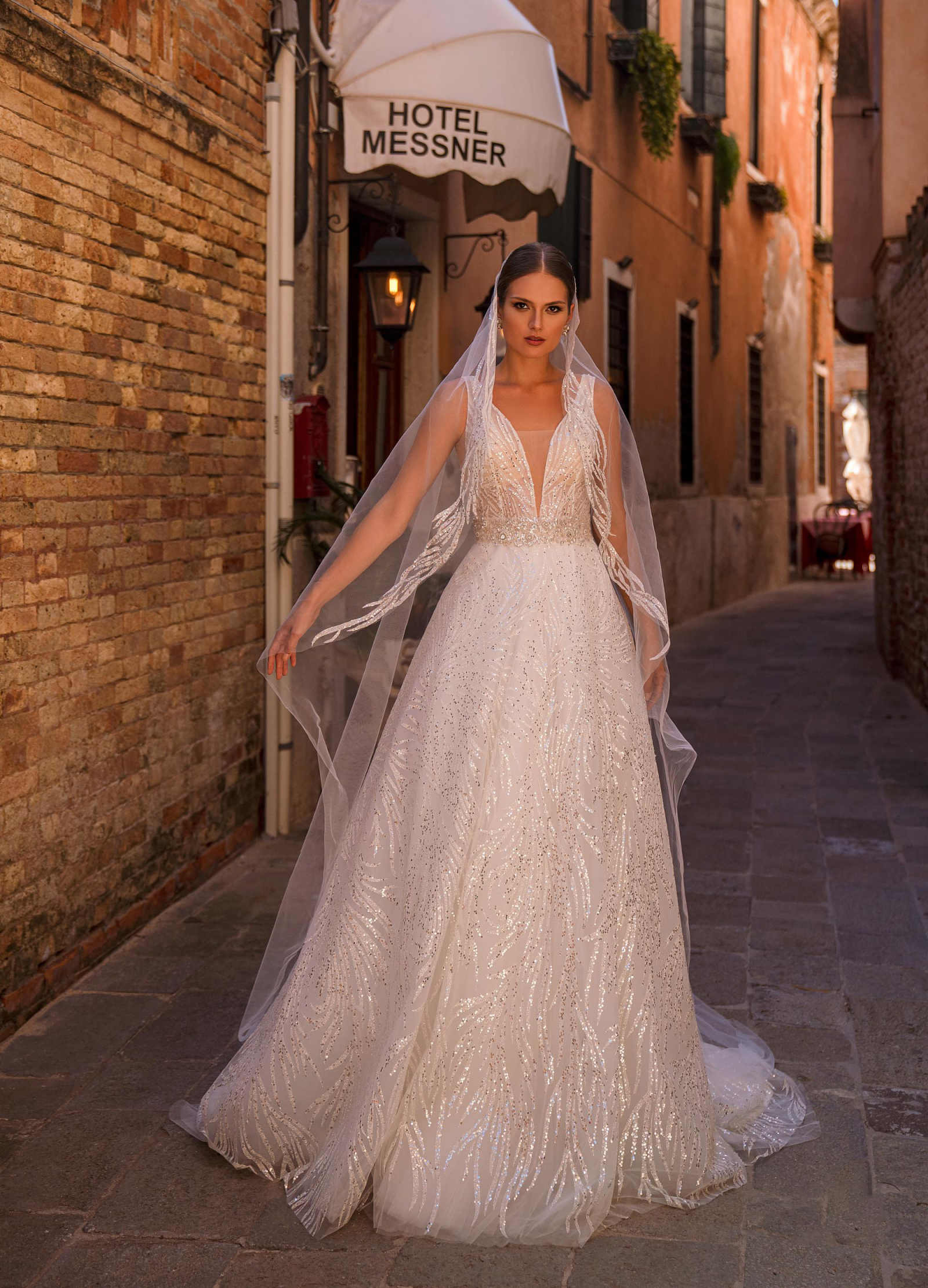 Simple A e Women Wedding V Neck Sleeveless Backless Bridal Gowns Sequins Sweep Train Dress Custom Made
