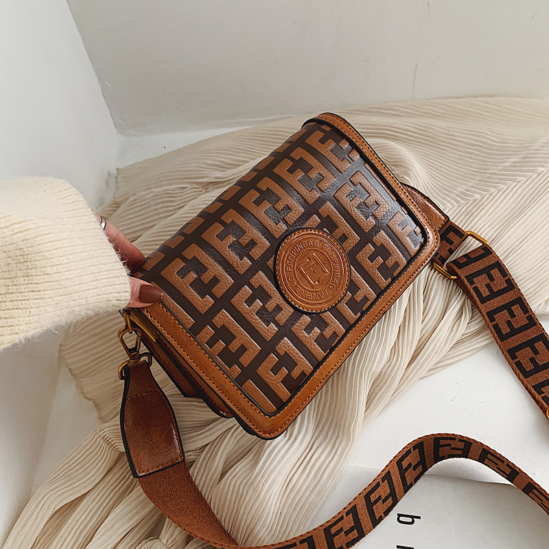 Designer Handbags Outlet Chic Flap Shoulder Bag Women - Fashionable Crossbody Messenger For Daily Use New Free Delivery Designer Bag