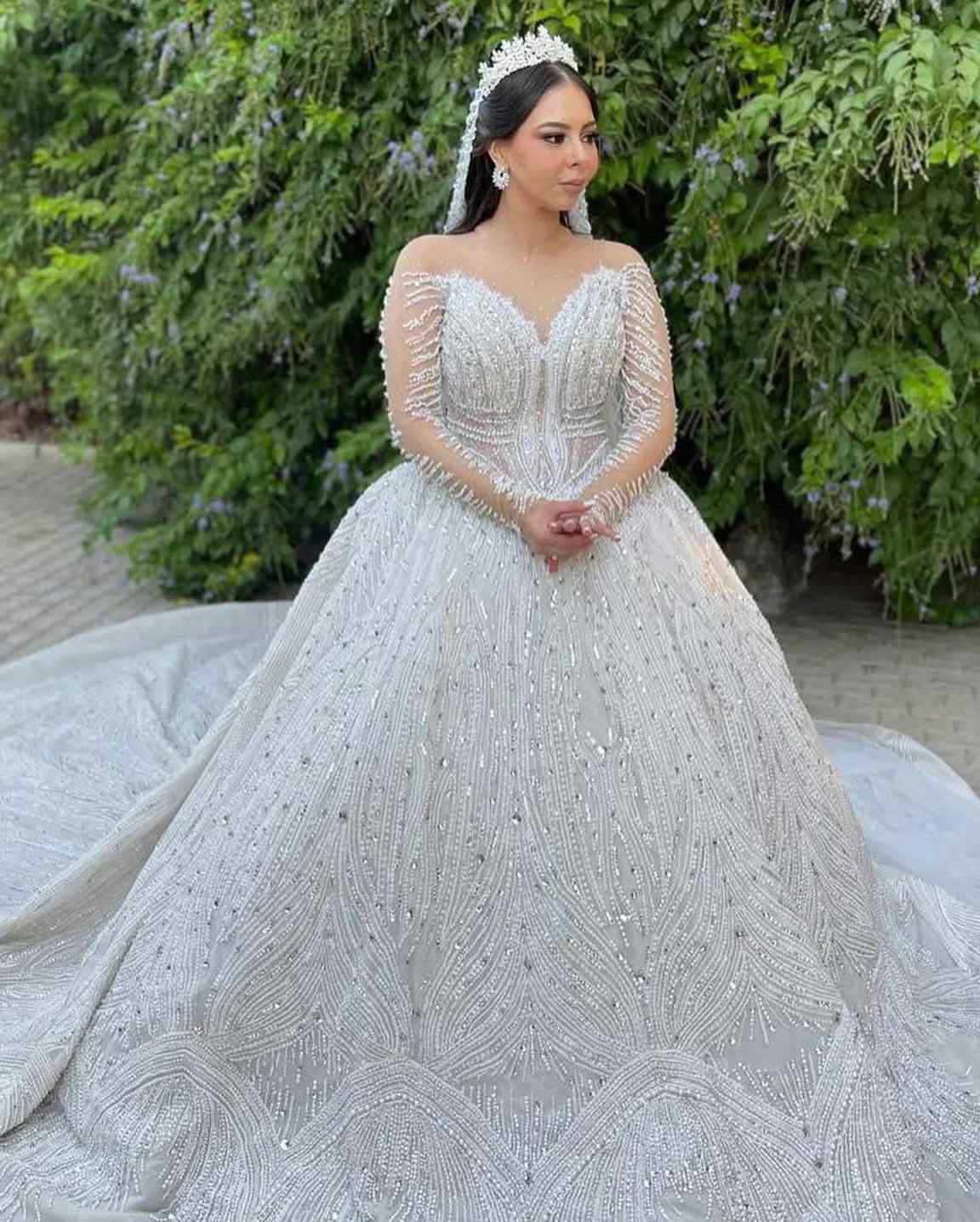 Classic A e Women Wedding Sheer Neck Long Sleeves Bridal Gowns Sequins Pearls Crystal Sweep Train Dress Custom Made