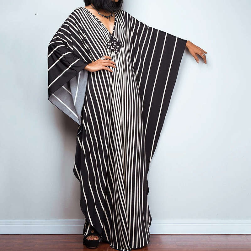 New European American beach cover shirts for vacation, relaxed sun protection clothes, bikini robes, 2025 new style, chic and elegant clothing