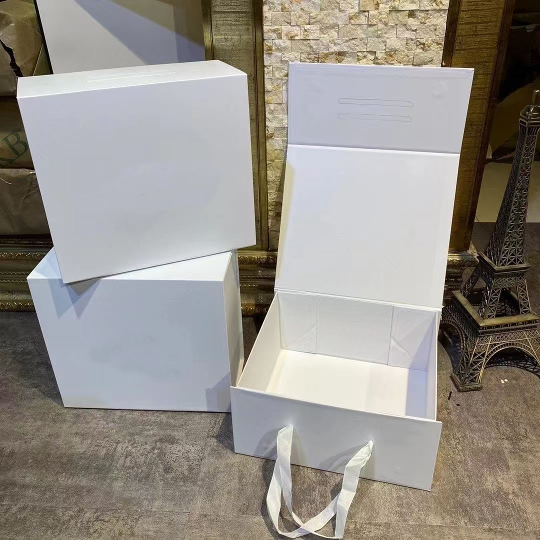 Stylish White Boutique Packaging Box for Exclusive Products