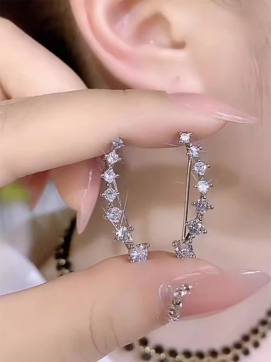 2025 Sweet Cute Clip Earrings Women Fashion Jewelry Soild 100% 925 Sterling Silver Line Lab White Moissanite Diamond Girls Party Stack Gem Earring For