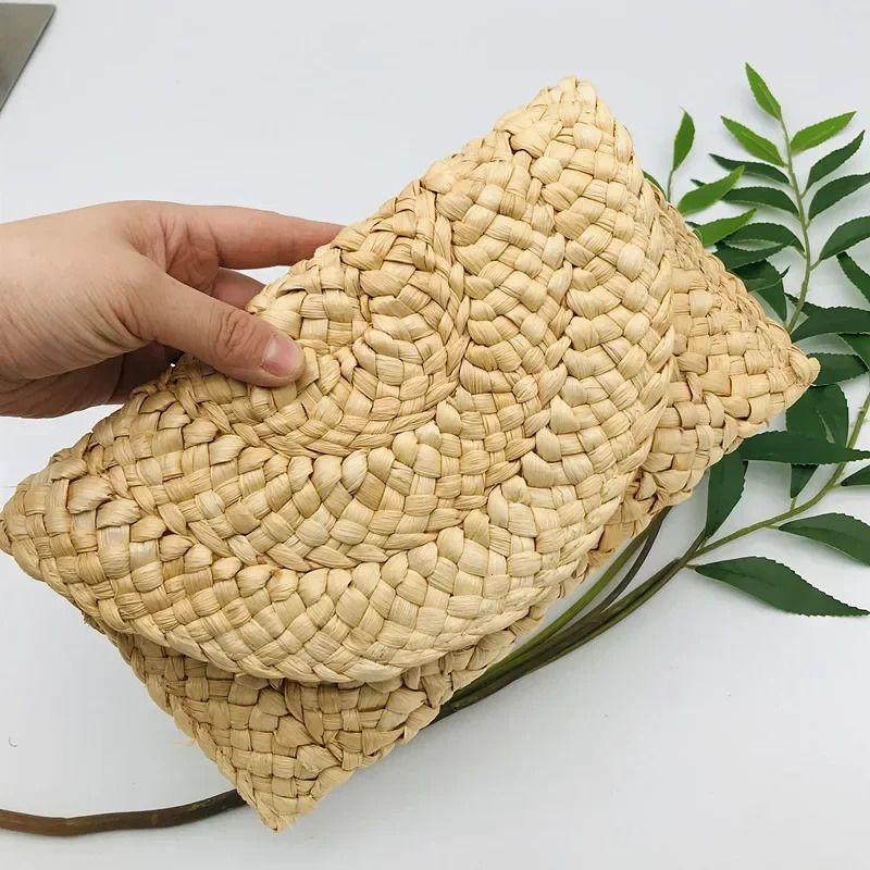 Fashion Corn Husk Handmade Womens Straw Bag Summer New Envelope Wallet Multi-color Beach Holiday Woven Bag Female Coin Purses R250312