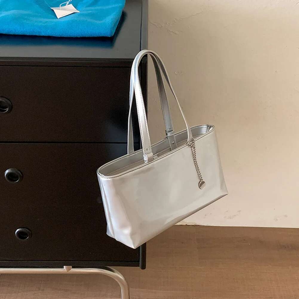 Women Patent Leather Large Capacity Simple Casual Tote Handbag Ladies Commute Bag