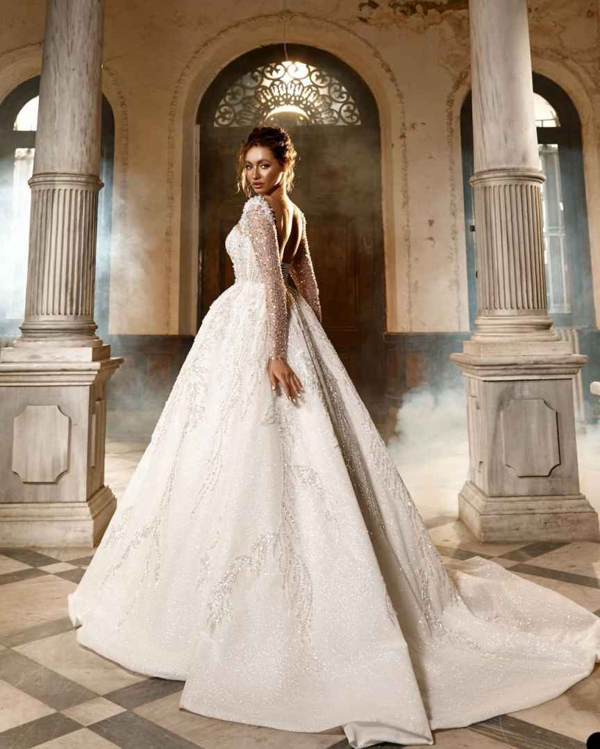 Elegant A e Women Wedding Sheer Neck Long Sleeves Backless Bridal Gowns Sequins Pearls Sweep Train Dress Custom Made