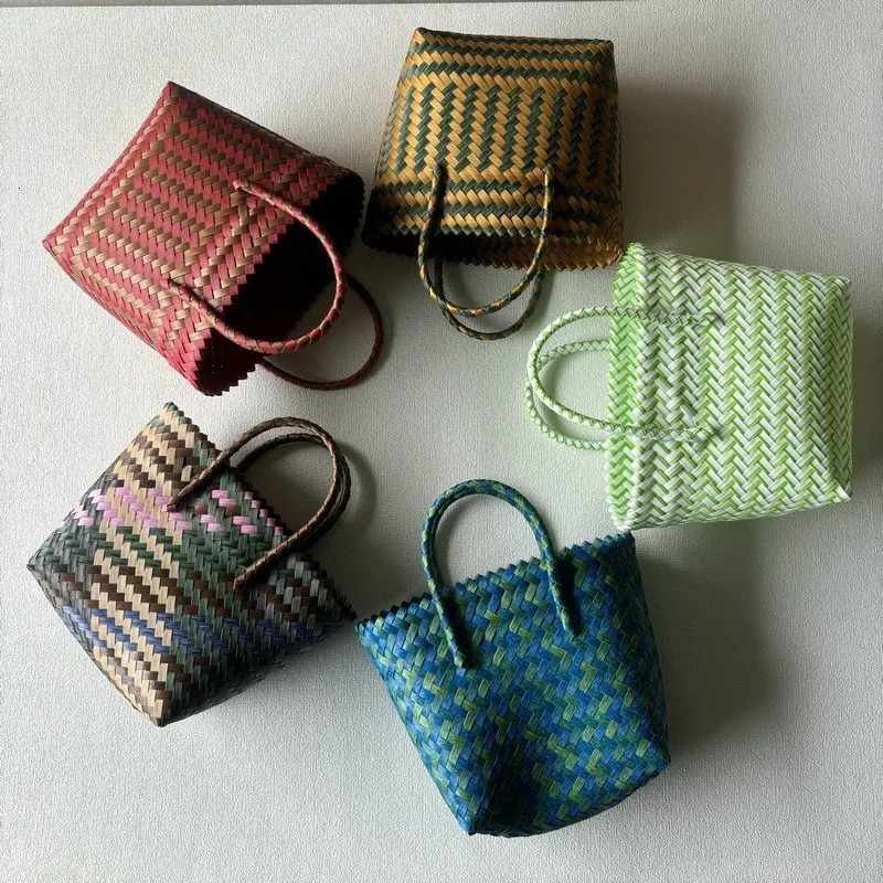 Handmade Woven Bag Large Capacity Plastic Woven Basket Small Square Bag with Handheld Gift Simple Handheld Versatile Womens Bag R250312