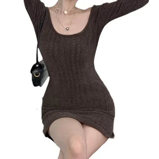 Fashionable womens long sleeved knitted dress with tight shoulders in spring summer autumn and winter fitting clothing pure desir 250313