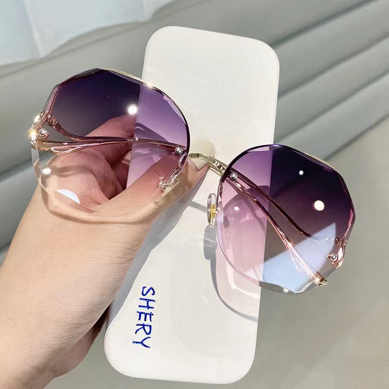 Free shipping 2025 new women large frame sunglasses sun protection daily outfit blue pink purple gray fashionable
