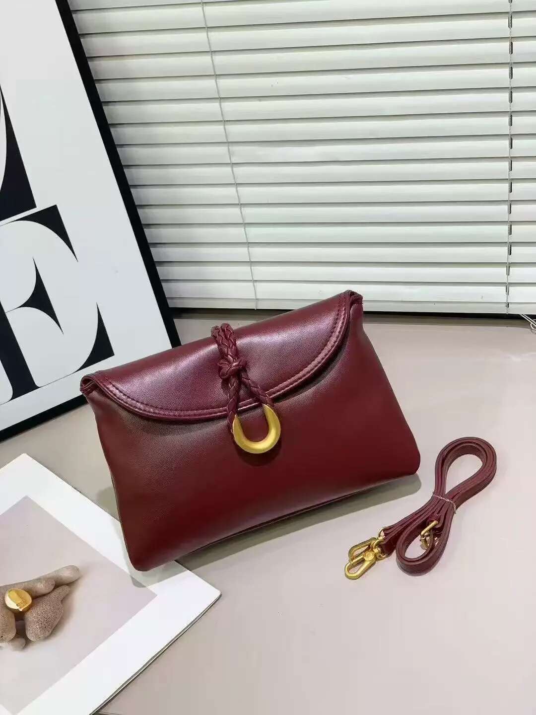 Women's Woven Metal Button Handheld Banquet Ins Pu Postman Fashion Ladies Party Shoulder Crossbody Bag Female