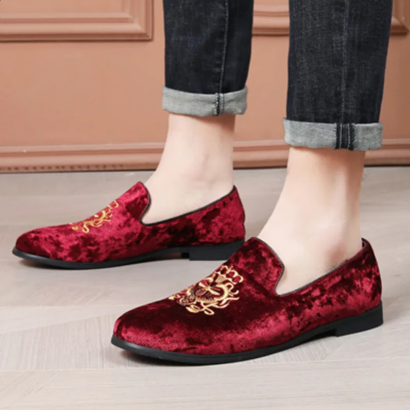 Suede Leather Shoes Men Big Size Wedding Dress Shoes er Embroidery Loafers High Quality Oxford Men Flat Party Shoes 250313