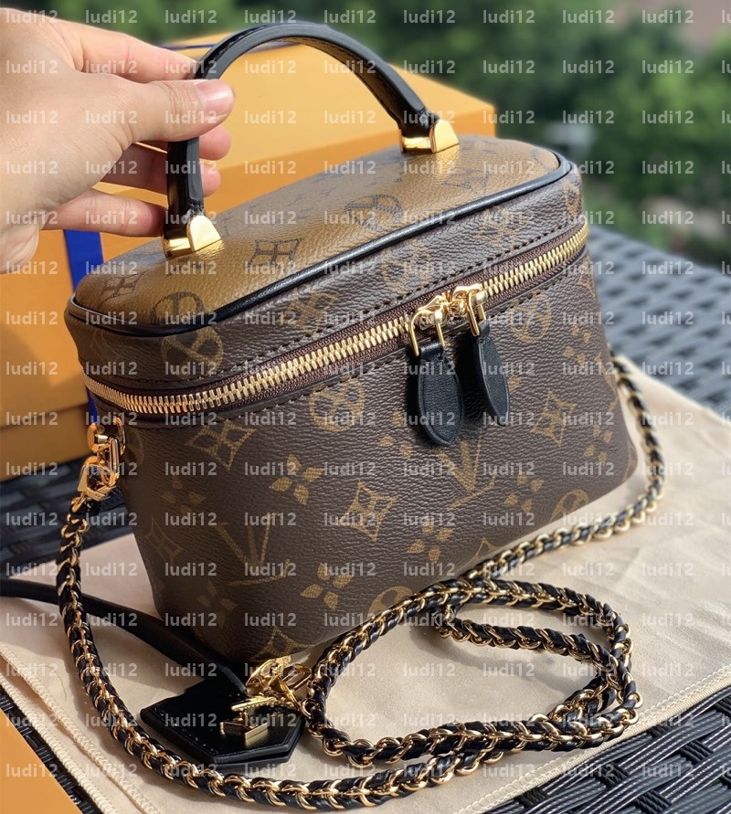 Top quality must have designer handbag vanity chain pouch bag Womens crossbody shoulder bag mirror quality leather cosmetic bag chain bag Classic Flower Checked Bag