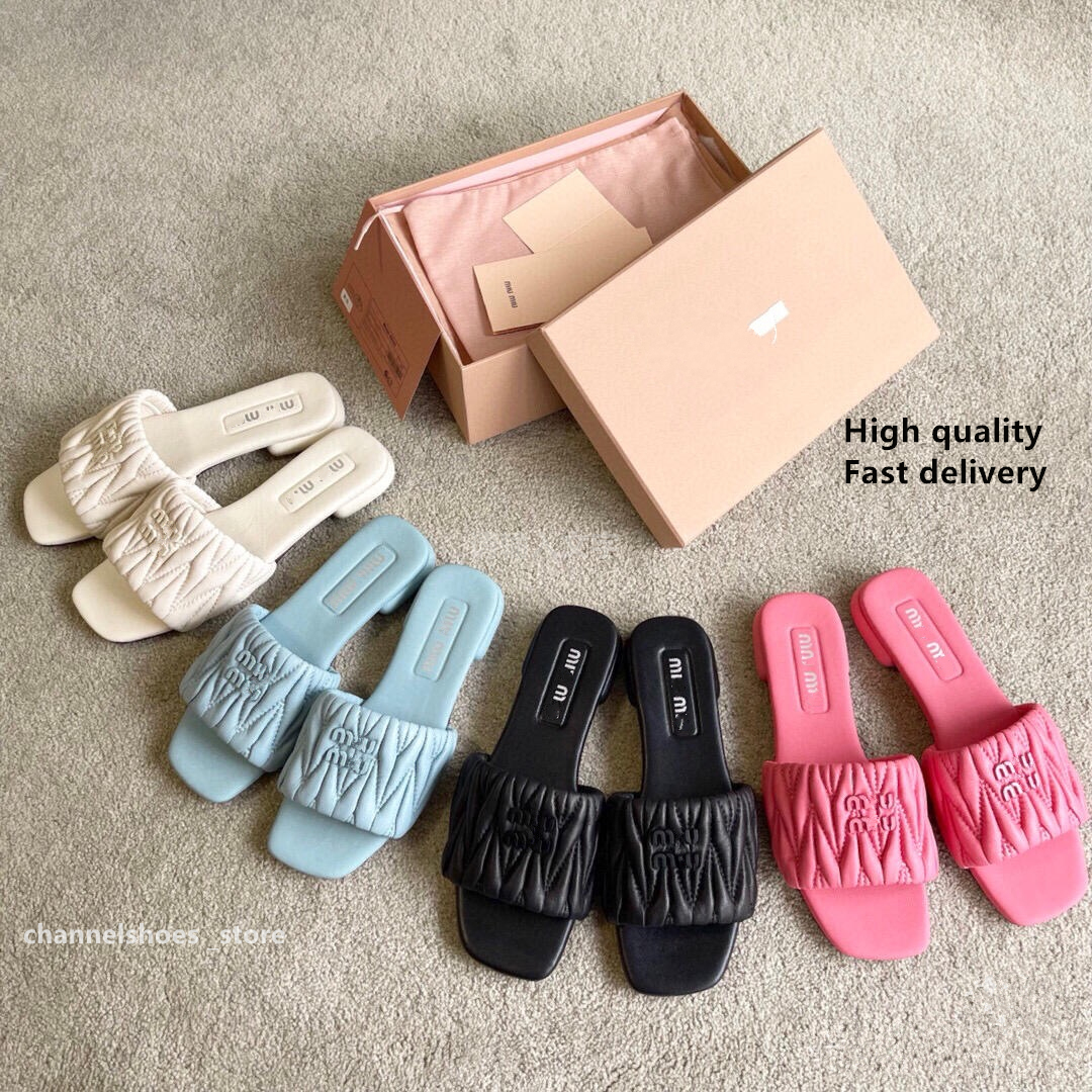 2025 Summer designer Pleated Square Slippers Women Trend Flat Outdoor Flat Sandals For Women Flip Flops Luxury brand Ladies Shoes mius Slide pink mu