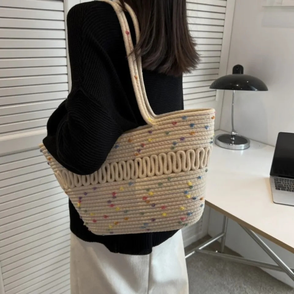 Shoulder Bag Skeleton Cotton Thread Woven Bag New Summer Large Capacity French Straw Bag Seaside Vacation Beach Bag Female R250312