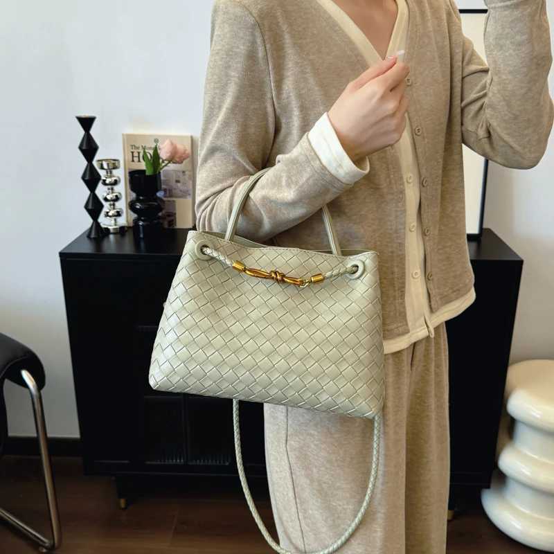 Warm solid color plain weave large capacity daily travel handbag shoe bag Y250314