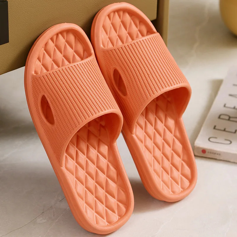 Soft Home Slippers Couple Summer Indoor Skid Proof Bathroom Slippers Sandals el Solid Color Men Women Flip Flops Flat Shoes 250314