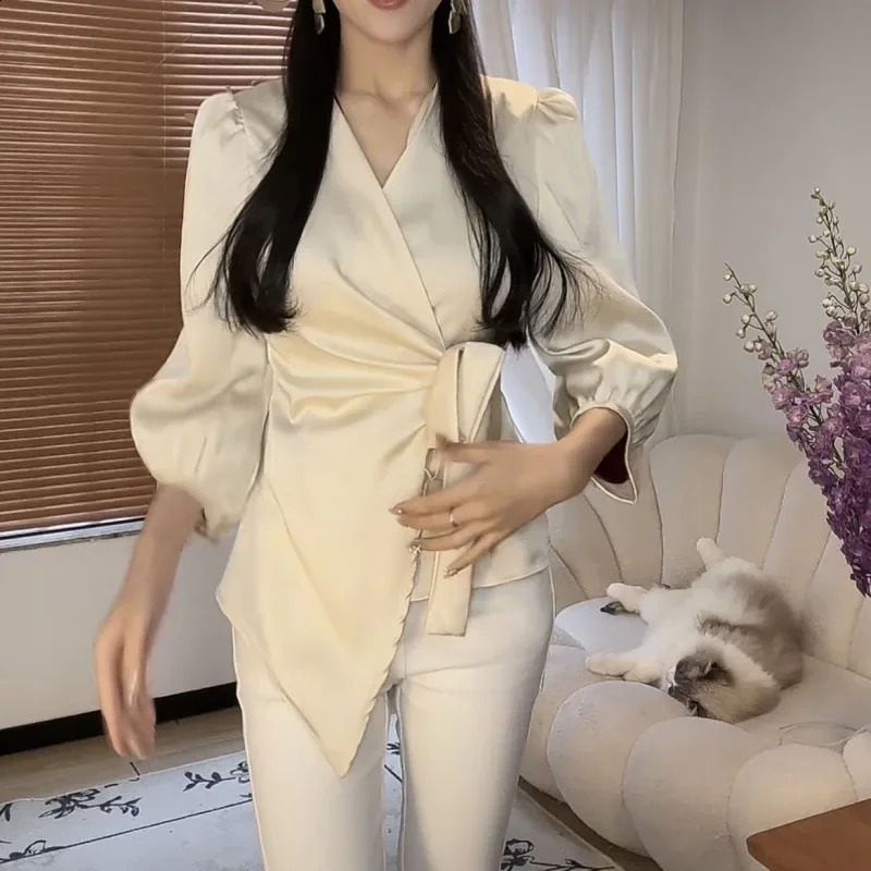 Spring French Style Niche n Womens Blouse Top Slimming Effective Bonded Seamless Satin Like Material Big Size Shirt 250313