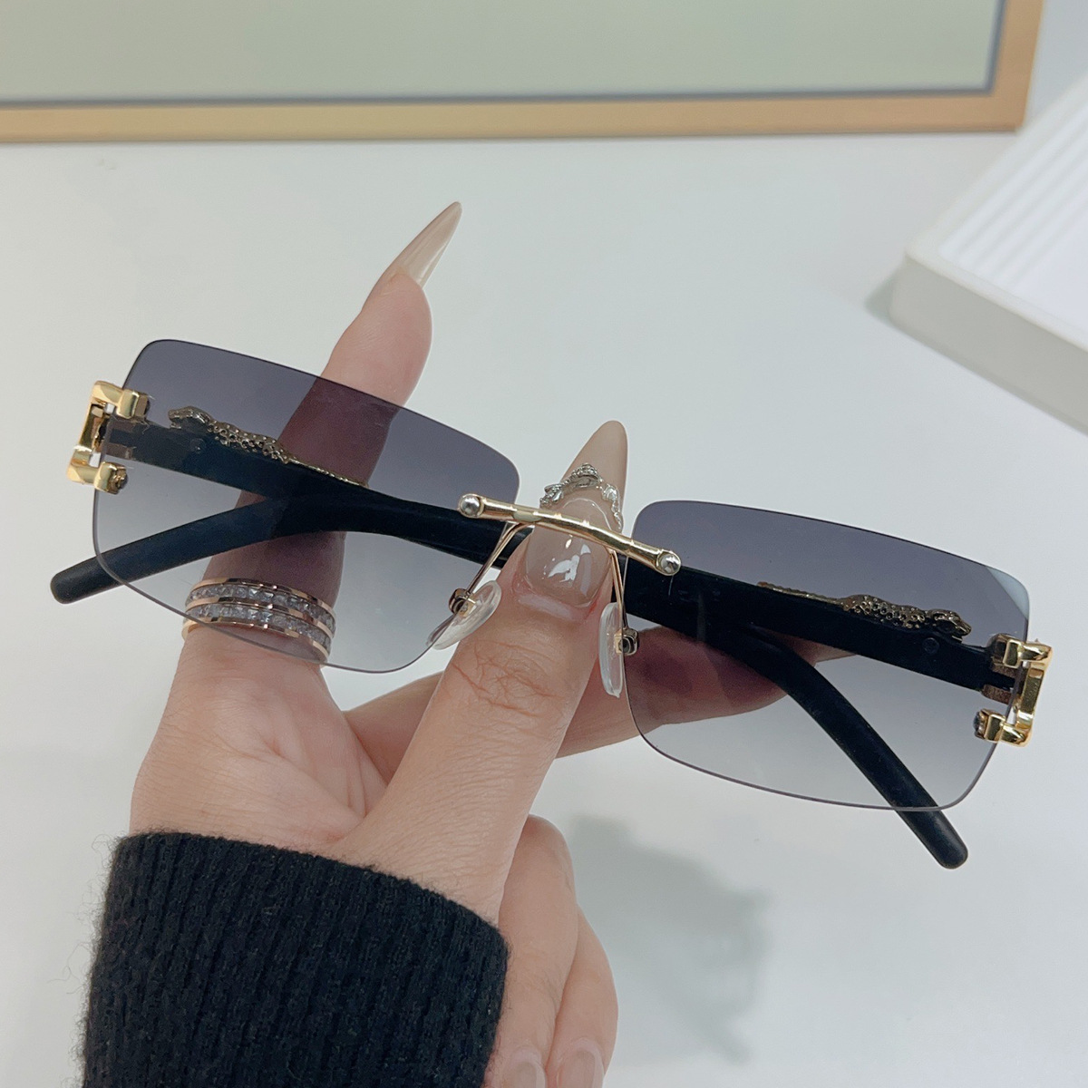 Free shipping 2025 new men women fashion trendy sunglasses daily outfit outdoor recreation Grey Brown Blue Pink sunglasses Leopard decoration