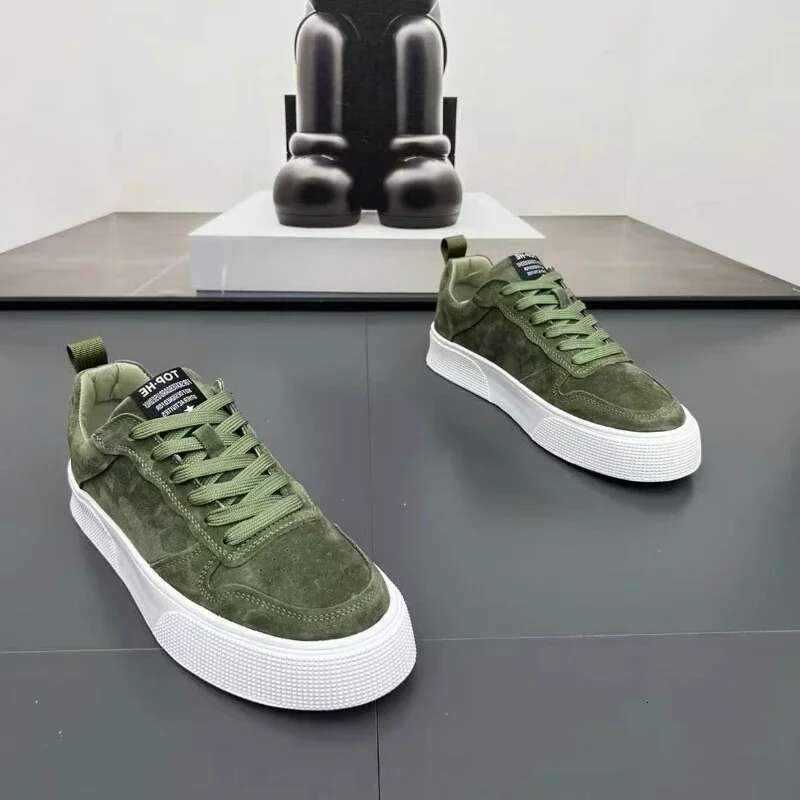 2025 New Men's Flat Shoes Designer Trendy Fashion Lightweight Comfortable Soft Anti Slip Casual Running Shoes1
