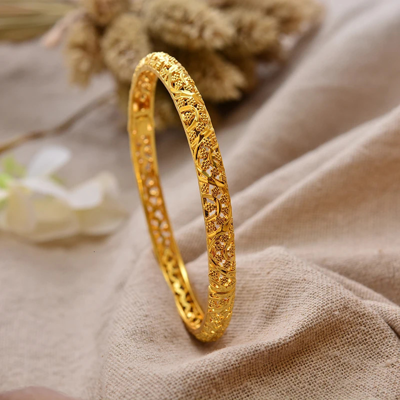 Wedding Bridal Lamp Deluxe Gold Flower Bracelet Womens Gift for Mother and Girlfriend 250313
