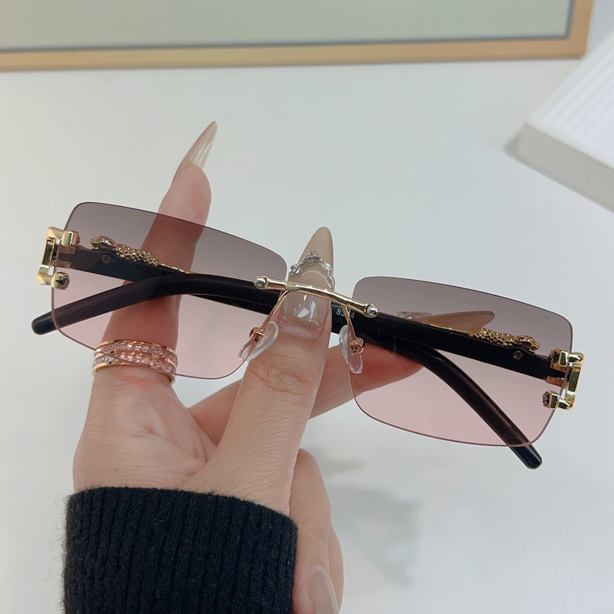 Free shipping 2025 new men women fashion trendy sunglasses daily outfit outdoor recreation Grey Brown Blue Pink sunglasses Leopard decoration