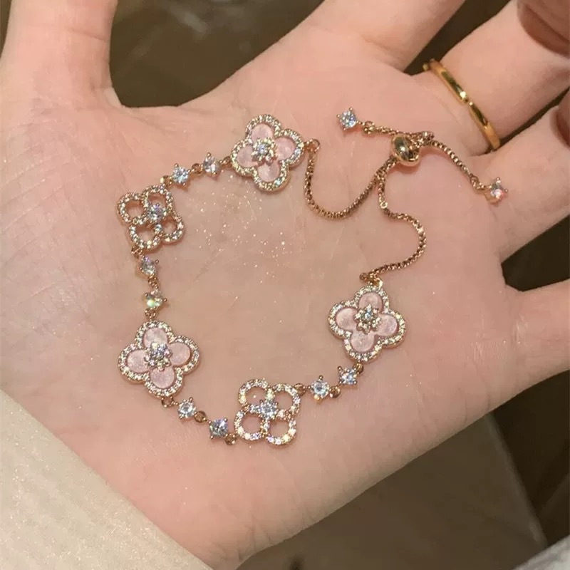 Designer Lucky Clover Gold Plated Flower Crystal Chain Bracelet for Women Luxury Jewelry Birthday Gift High Quality Textured Fashion Accessory