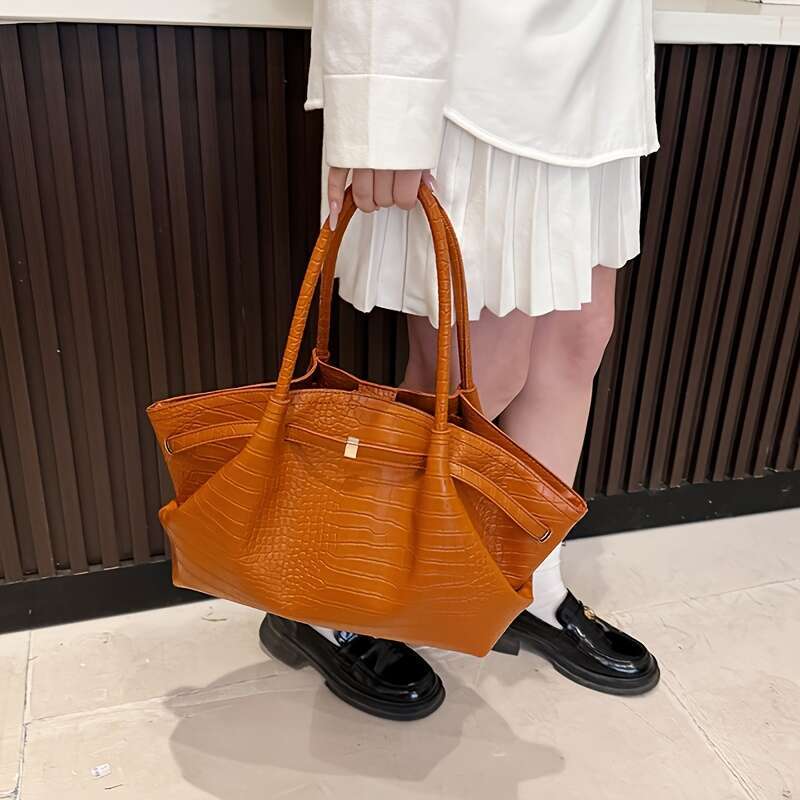 Large-Capacity Shoulder Bag Designed Like Black Crocodile, Featuring a Belt Design Magnetic Closure. It'S Stylish Adaptable, Perfect for Everyday