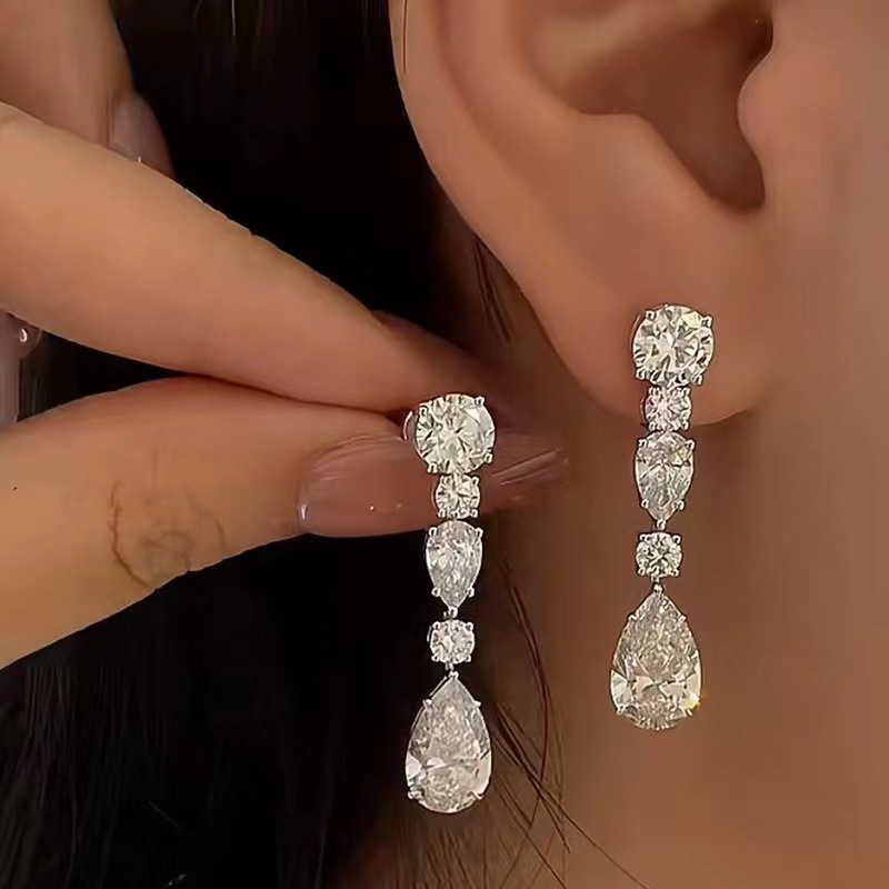 2025 Sparkling Top Sell Dangle Earrings Luxury Jewelry Real 100% 925 Sterling Silver Water Drop White Moissanite Diamond Gem Lady Women Long Earring G