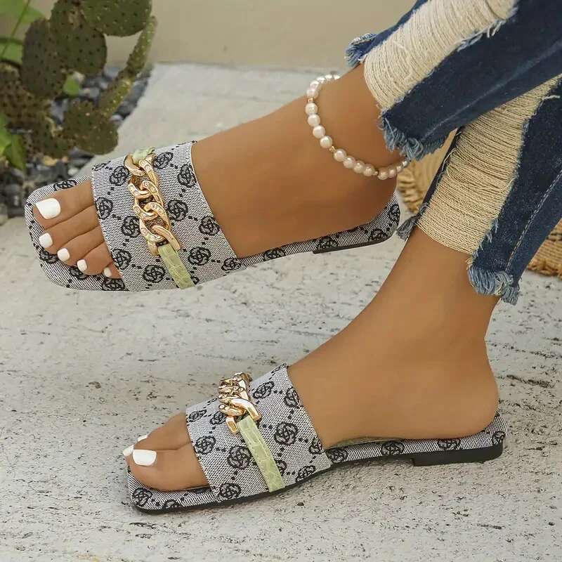 2024 New Summer Flat Sandals Outdoor Beach Shoes Trend Brand Designer Slippers Big Size Slides Women