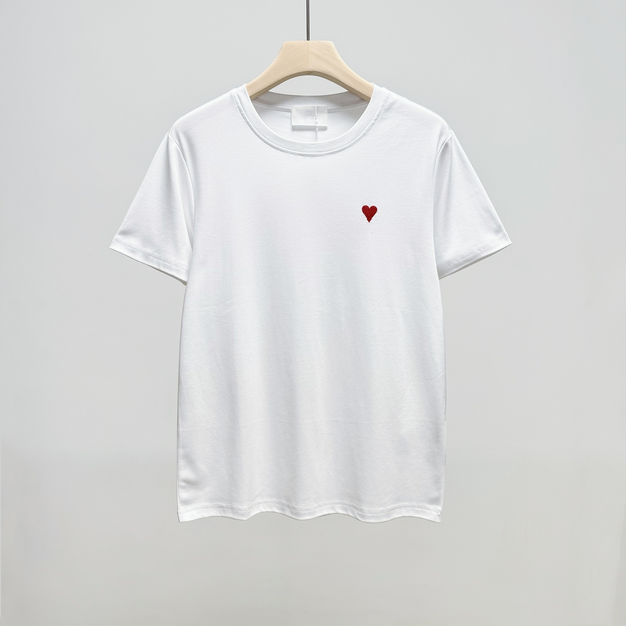 Mens womens T shirts Designer short sleeve Summer Fashion brand leisure loose tide High quality Cottons heart print Luxurys tops Clothing shorts SIZE S-L red BLACK tee