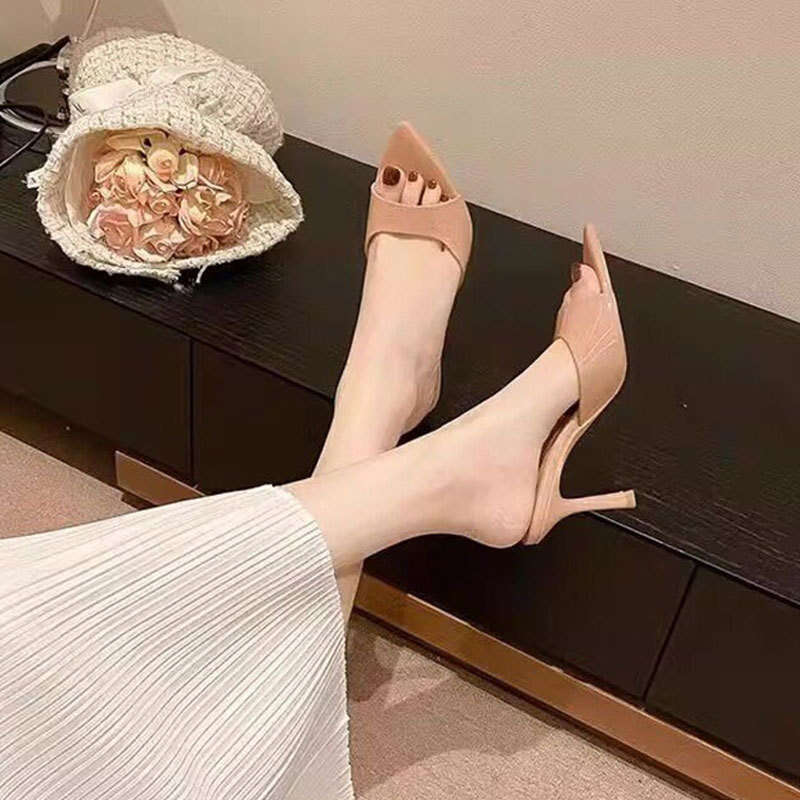 Sharp pointed nude color temperament, wearing thin heel sandals for women in summer 2024, plus size patent leather, sexy and fashionable high heels