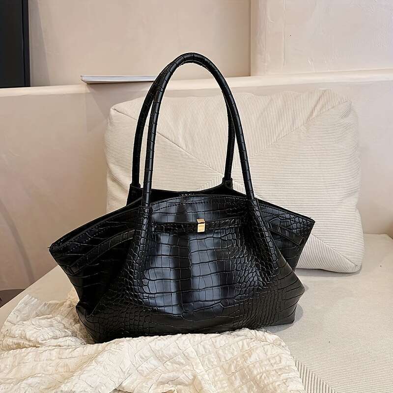 Large-Capacity Shoulder Bag Designed Like Black Crocodile, Featuring a Belt Design Magnetic Closure. It'S Stylish Adaptable, Perfect for Everyday