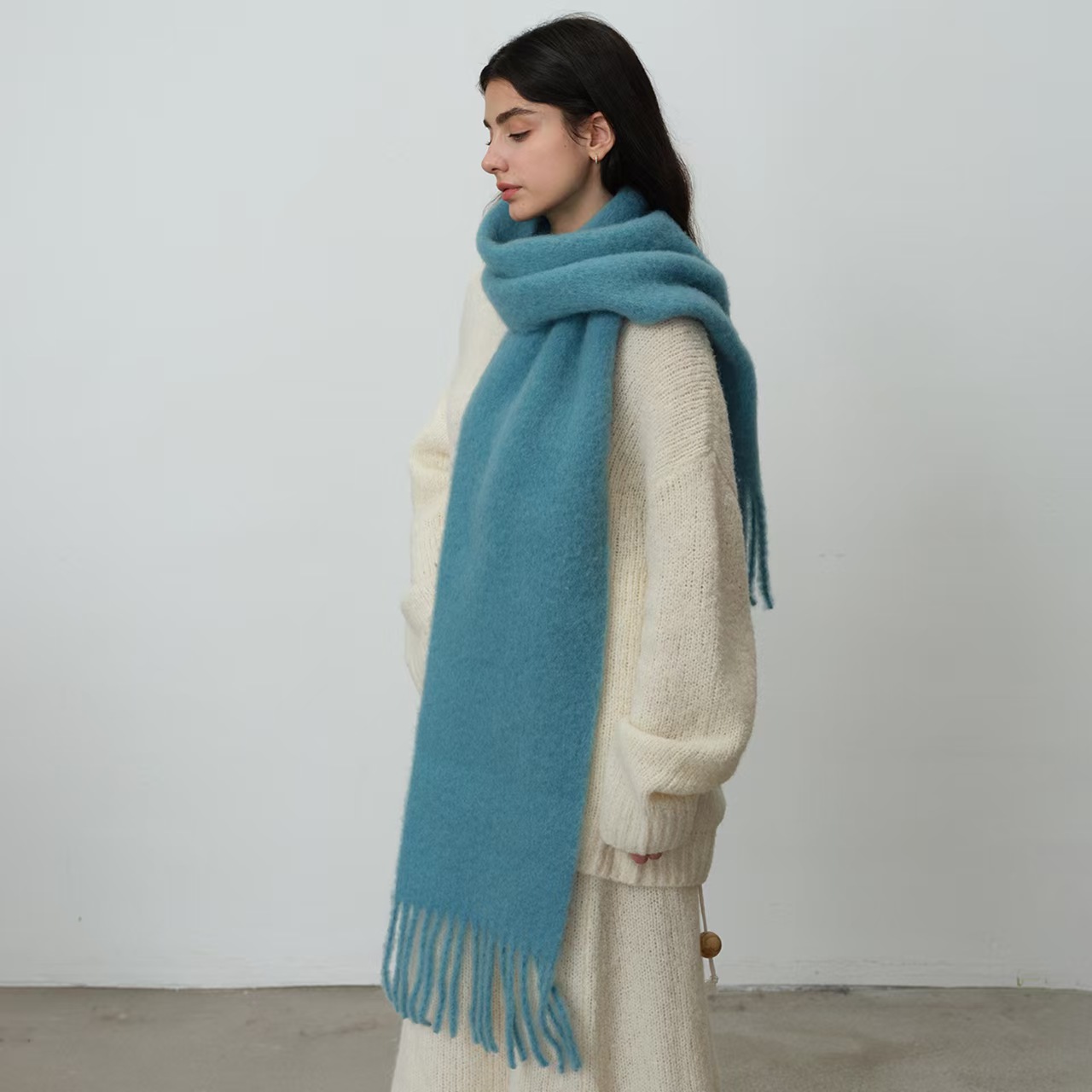 K128 Homemade 80 wool blended high-grade relaxing atmosphere solid color tassel scarf for women autumn and winter wool neck scarf manufacturer