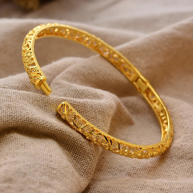Wedding Bridal Lamp Deluxe Gold Flower Bracelet Womens Gift for Mother and Girlfriend 250313