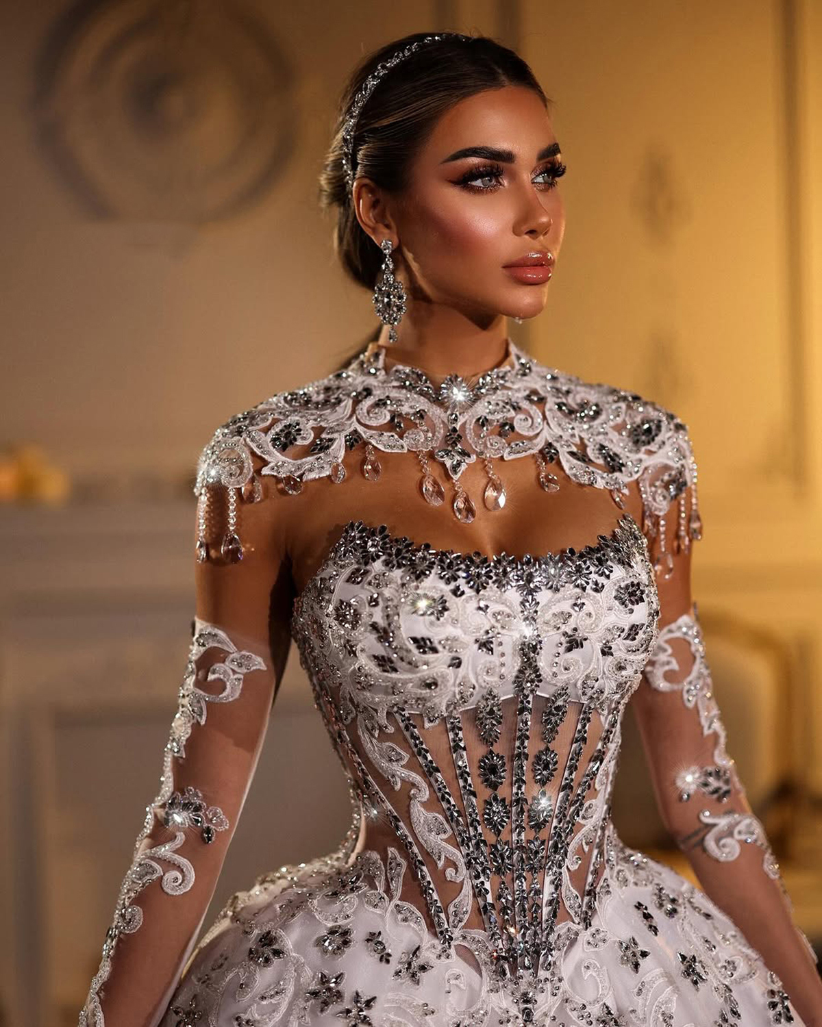 Fashion Wedding Dress Crystal High Neck Bridal Ball Gowns Appliques Strapless Shiny Unique Design Custom Made Princess Bride Dresses Vestido De Novia 