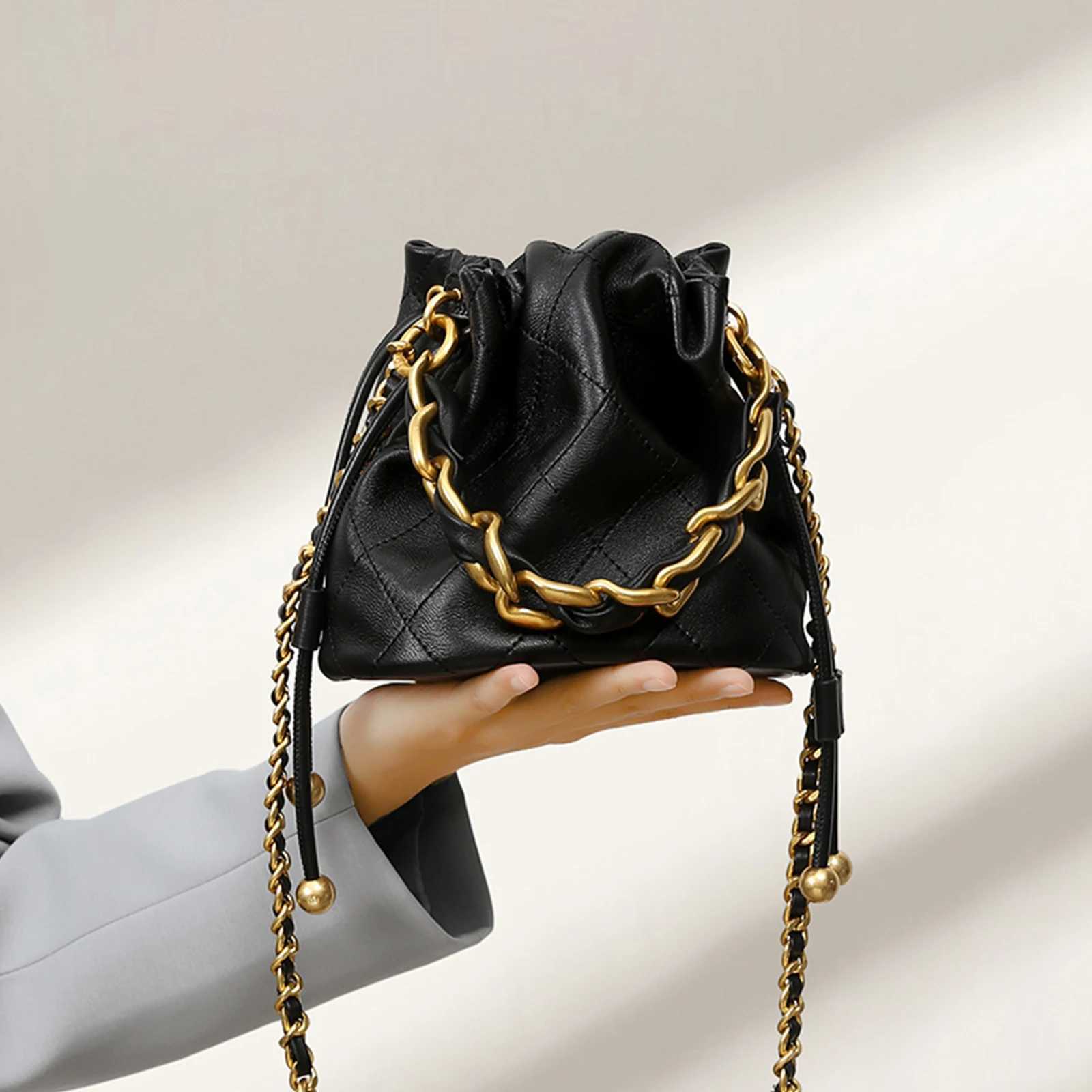 Top Quality Brand High Quality New Style Free Delivery Designer Bag Stylish Shoulder Bag Genuine Leather Quilted Drstring Bucket Bag Women With Chain 