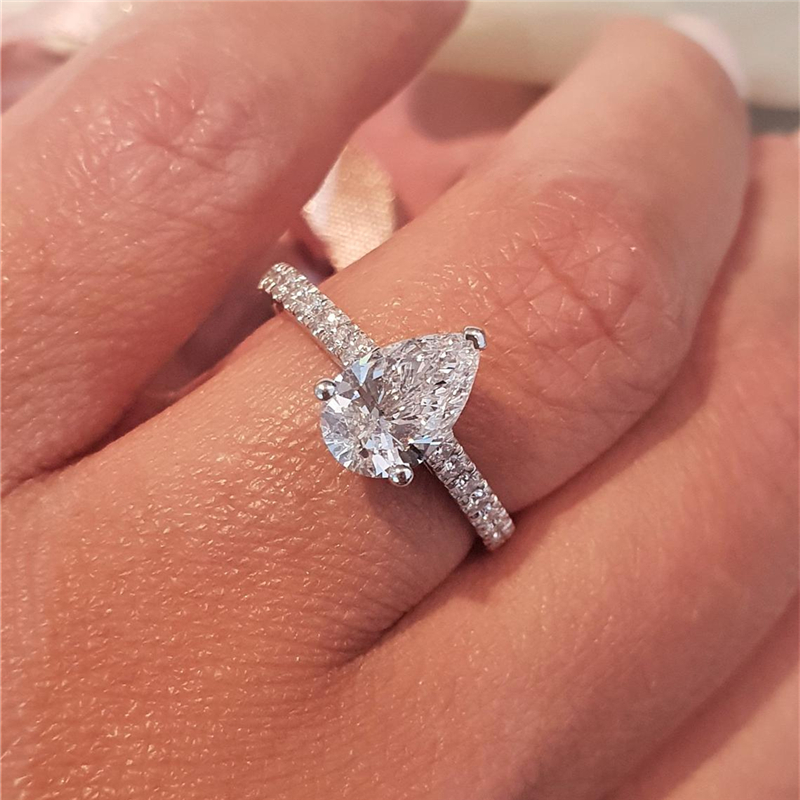 Jewelry 1.0 Carat Pear Cut E VS1 Lab Diamond Full Band Engagement Ring 14K 18K Pt950 Platinum Available Fashion Wedding Ring IGI Certificate CVD Diamo