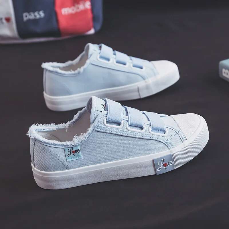 2025 New Casual Fashion Hook and Loop Flat Bottom Low Top Designer Trendy Fashion Anti slip Velcro Sports Shoes Solid Color Board Shoes1