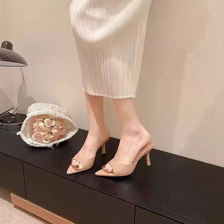 Sharp pointed nude color temperament, wearing thin heel sandals for women in summer 2024, plus size patent leather, sexy and fashionable high heels