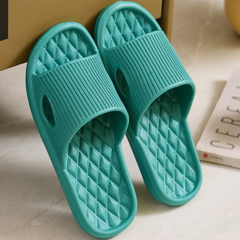 Soft Home Slippers Couple Summer Indoor Skid Proof Bathroom Slippers Sandals el Solid Color Men Women Flip Flops Flat Shoes 250314