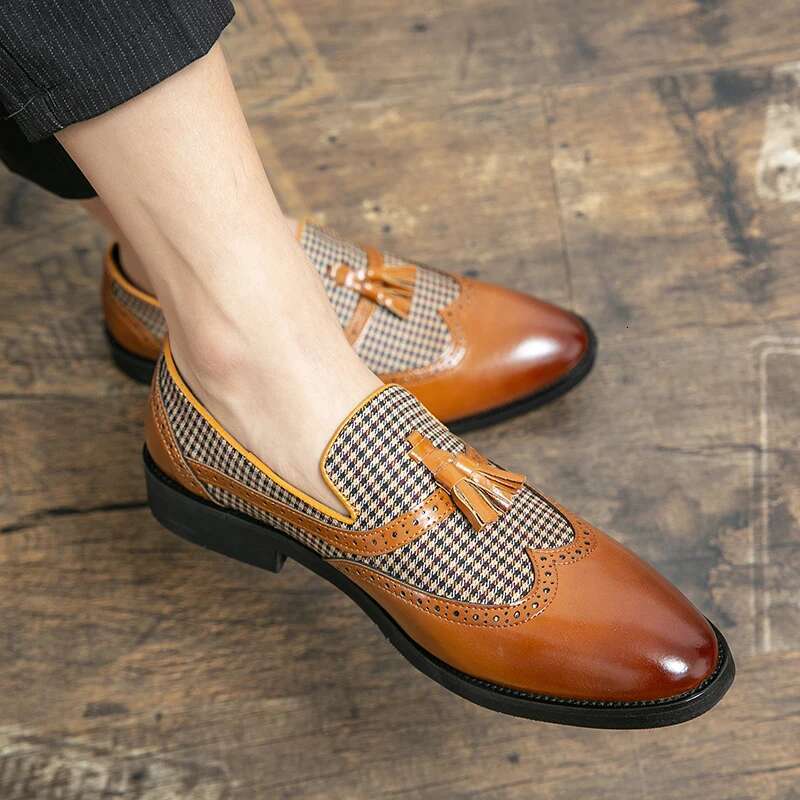 2024 New Tassel Business Loafers For Toe Slip-On Brown Driving Men Dress Shoes Fashion Wedding Moccasins Free Shipping