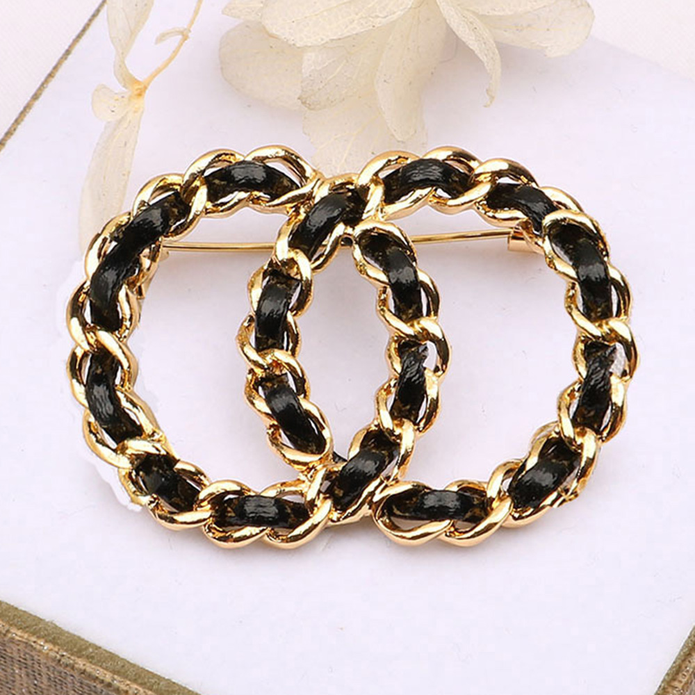 Women Crystal Brooches 18K Gold Plated Rhinestone Pearl Classic Jewelry Handmade Leather Brooch Pin Men Marry Wedding Party Cloth accessories