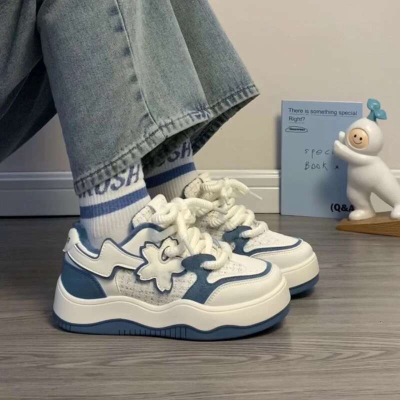 2025 New Women's Blue Thick soled Sports Shoes Designer Trendy Fashion Tennis Women's School Flat Shoes Retro Cute Sports Vulcanized Spring 