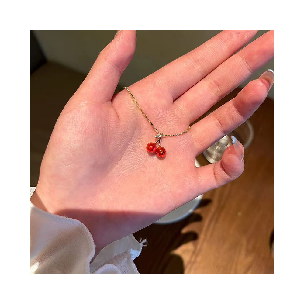 Red Cherry Pendant Necklace Womens Summer Light Luxury Collarbone Chain Accessory Elegant Jewelry for Women Fashionable Statement Piece