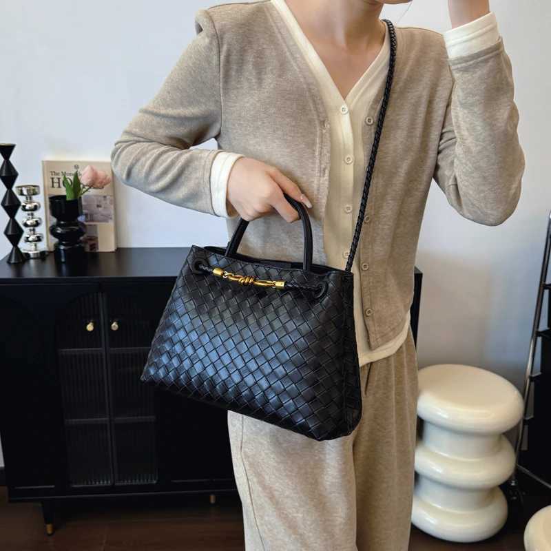 Warm solid color plain weave large capacity daily travel handbag shoe bag Y250314