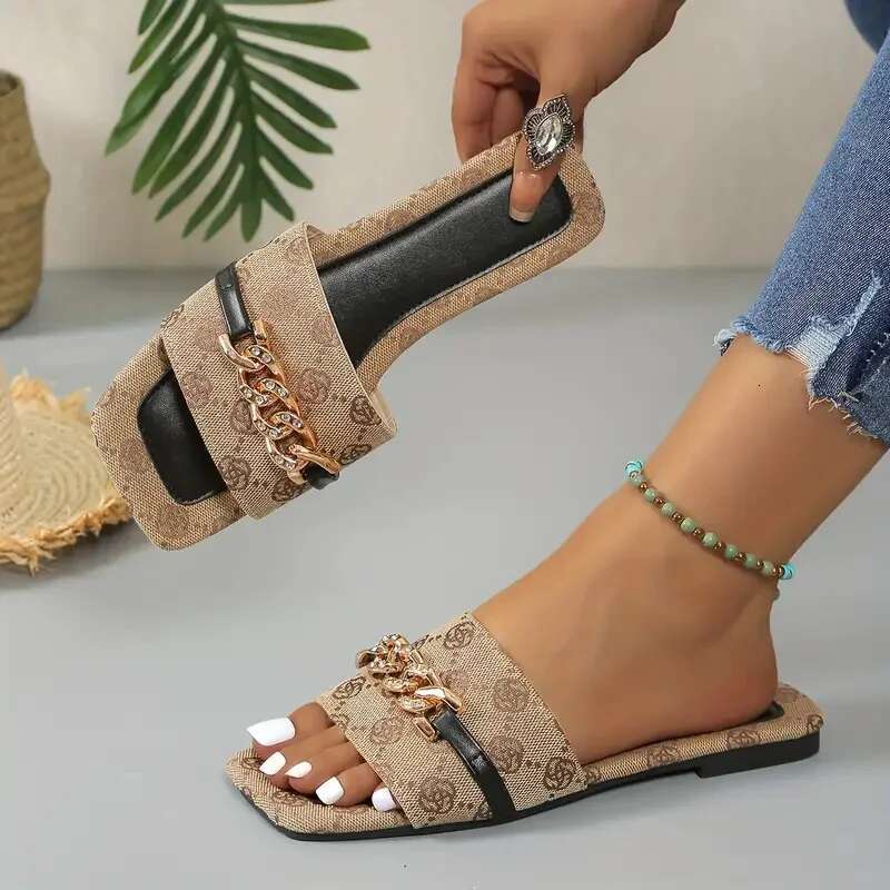 2024 New Summer Flat Sandals Outdoor Beach Shoes Trend Brand Designer Slippers Big Size Slides Women