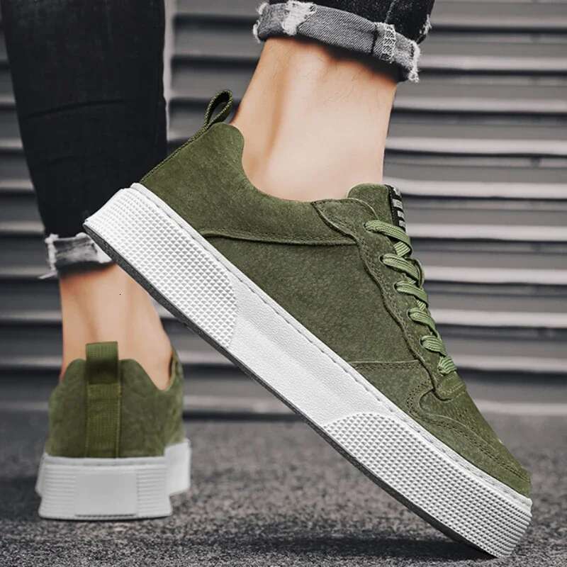 2025 New Men's Flat Shoes Designer Trendy Fashion Lightweight Comfortable Soft Anti Slip Casual Running Shoes1