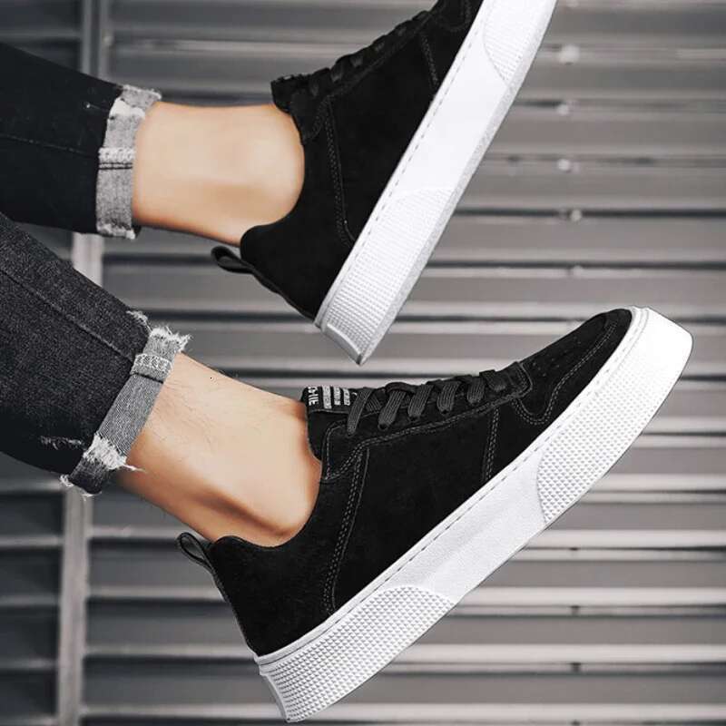 2025 New Men's Flat Shoes Designer Trendy Fashion Lightweight Comfortable Soft Anti Slip Casual Running Shoes1