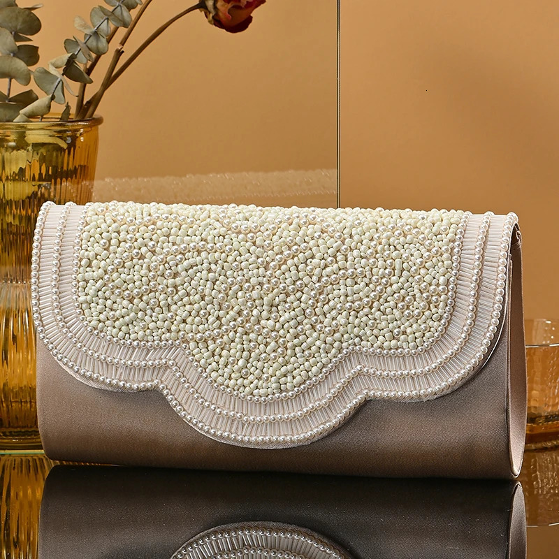 Handmade gold embroidered white pearl handbag suitable shoulder hanging wedding discounts party handbags