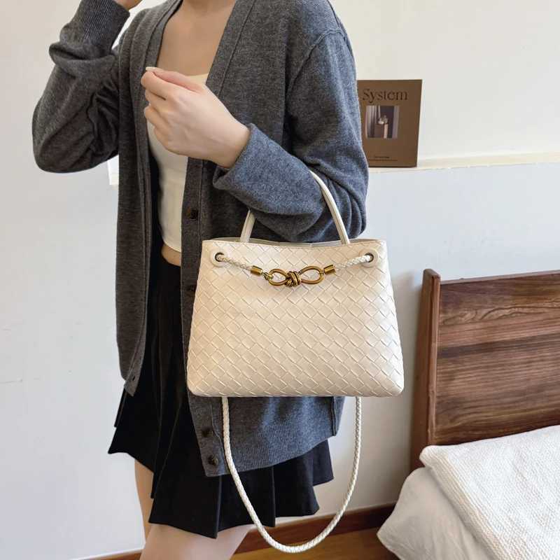 Warm solid color plain weave large capacity daily travel handbag shoe bag Y250314